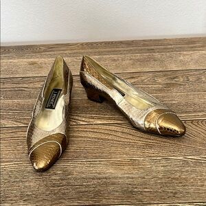 Vintage 90’s Woman’s J.Renee Gold and Cream Heels with Peep-Toe Design Size 7